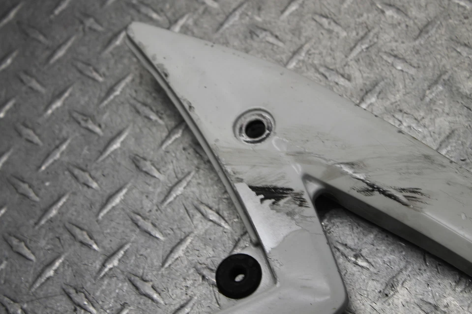 Kawasaki Ninja 650R Ex650A 2006 reposapiés delantero izquierdo clavija paso Foto 3 de 4