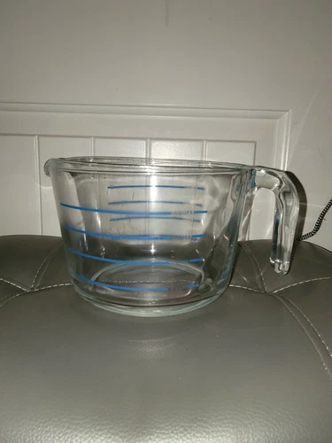 Vintage PYREX Glass 4 Cup Measuring Bowl M-320 Blue Lettering - L Handle - USA
