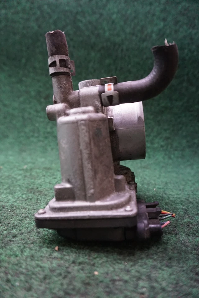 2013 TOYOTA PRIUS 1.8L Throttle Body OEM 2203037060 - Image 4 of 4