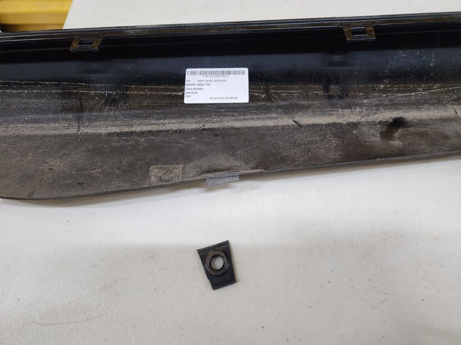 MCLAREN SKIRT DOOR RIGHT MOLDING OEM 22AC951GP GENUINE ORIGINAL