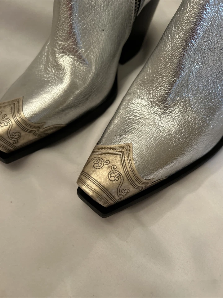 Bota Western Free People Brayden Cuero Estaño Grabado Punta Plata Estaño 36.5/6Nueva sin caja Foto 3 de 4