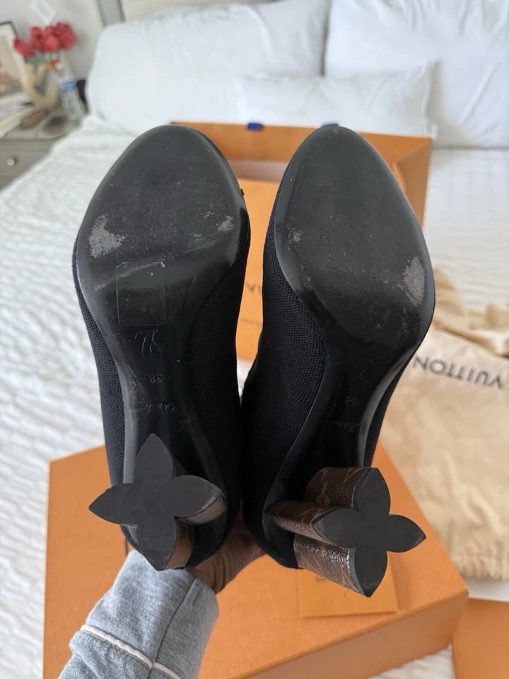 Louis Vuitton Silhouette Ankle Boots Black Patent Leather Size 7.5 US Authentic - Image 4 of 4