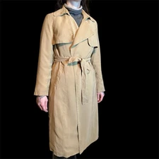 NWT Women’s Banana Republic Trench/Duster. Size S. Lightweight and brand new.