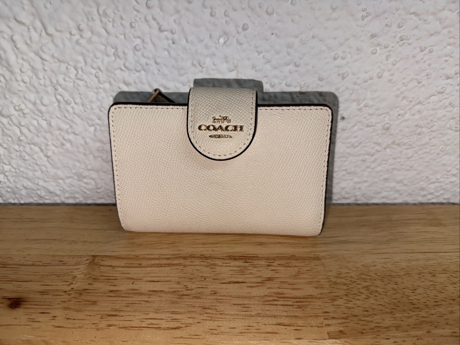 COACH F11484 - MEDIUM CORNER ZIP WALLET IN CROSSGRAIN LEATHER LIGHT GOLD/CHALK