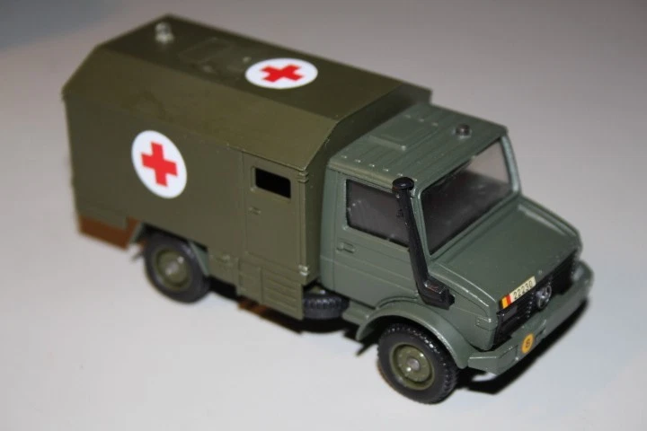 MERCEDES UNIMOG Ambulance (Militaire Solido) 1/43 - Photo 2/4