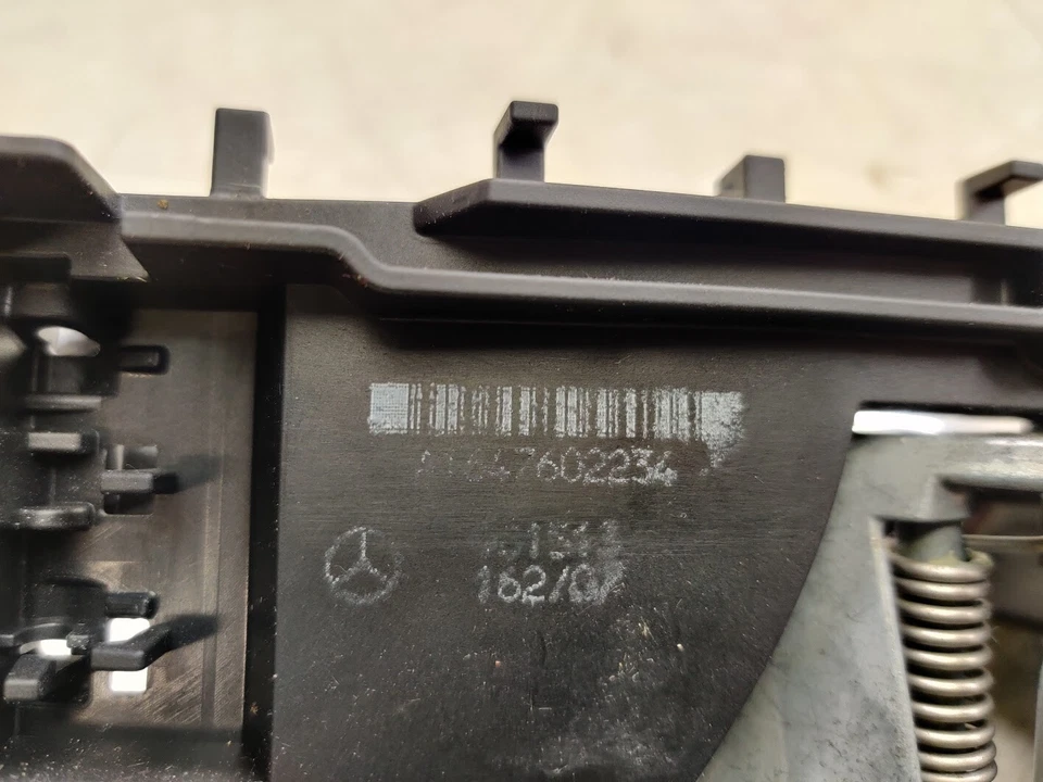 Mercedes-Benz GL 320 X164 2008 manija de puerta delantera derecha negra 1647602234 Foto 4 de 4