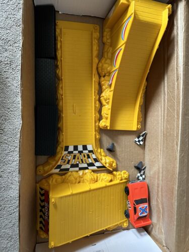 1982 Knickerbocker The Dukes of Hazzard Speed Jumper Stunt Set - Picture 2 of 2