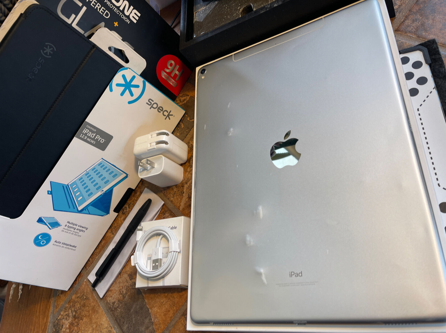 Apple iPad Pro 12.9 2nd (256gb) Cellular (A1671) LCD Damaged {iOS14}93% FMI-OFF-image