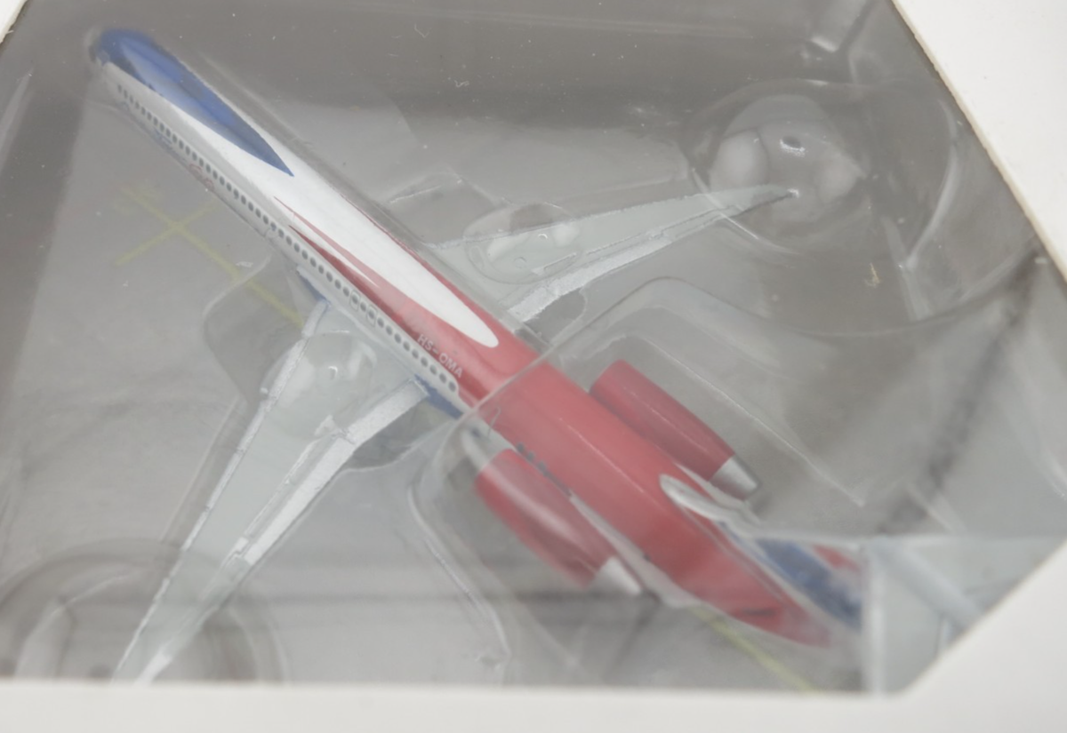 Herpa One-Two-Go by Orient Thai McDonnell Douglas MD-82 Model - 1