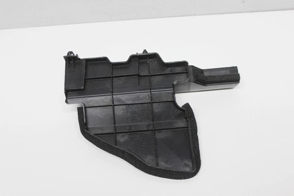 P902141 2012-2015 Scion iQ Soporte de radiador Sello lateral Relleno Borde Lado del conductor Foto 4 de 4