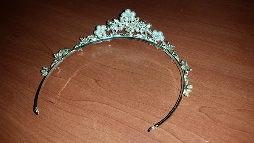 Beautiful David's Bridal $179 Tiara Pearls Rhinestones & Crystal Headpiece - Picture 8 of 11