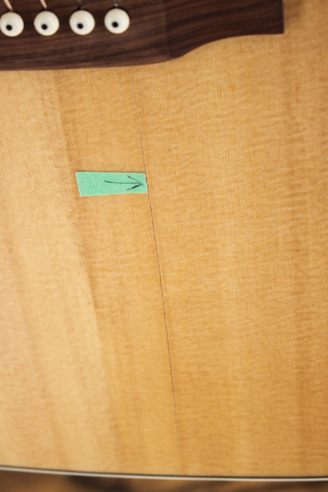 Art & Lutherie Americana Acoustic Electric Dreadnought GuitarTop Crack