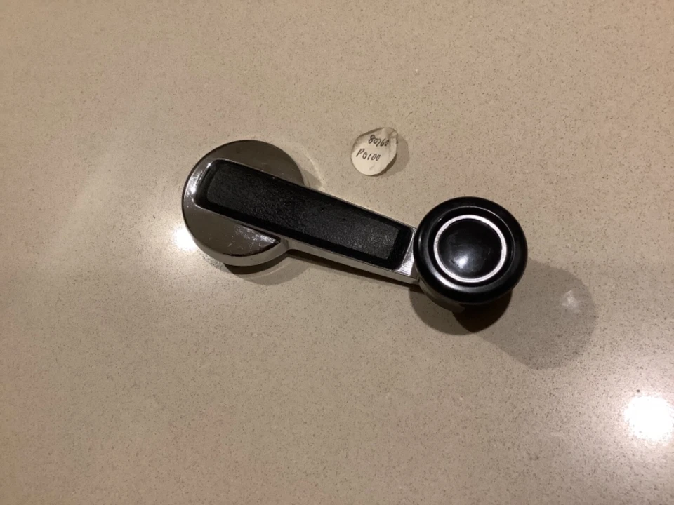 Nissan Datsun Cedric 240C 260C window crank handle 80760 P0100 - image 3 of 4