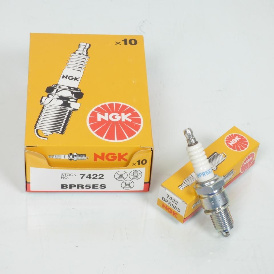 Bougie NGK pour réviser le moteur Harley Davidson Dyna Low Rider 1993