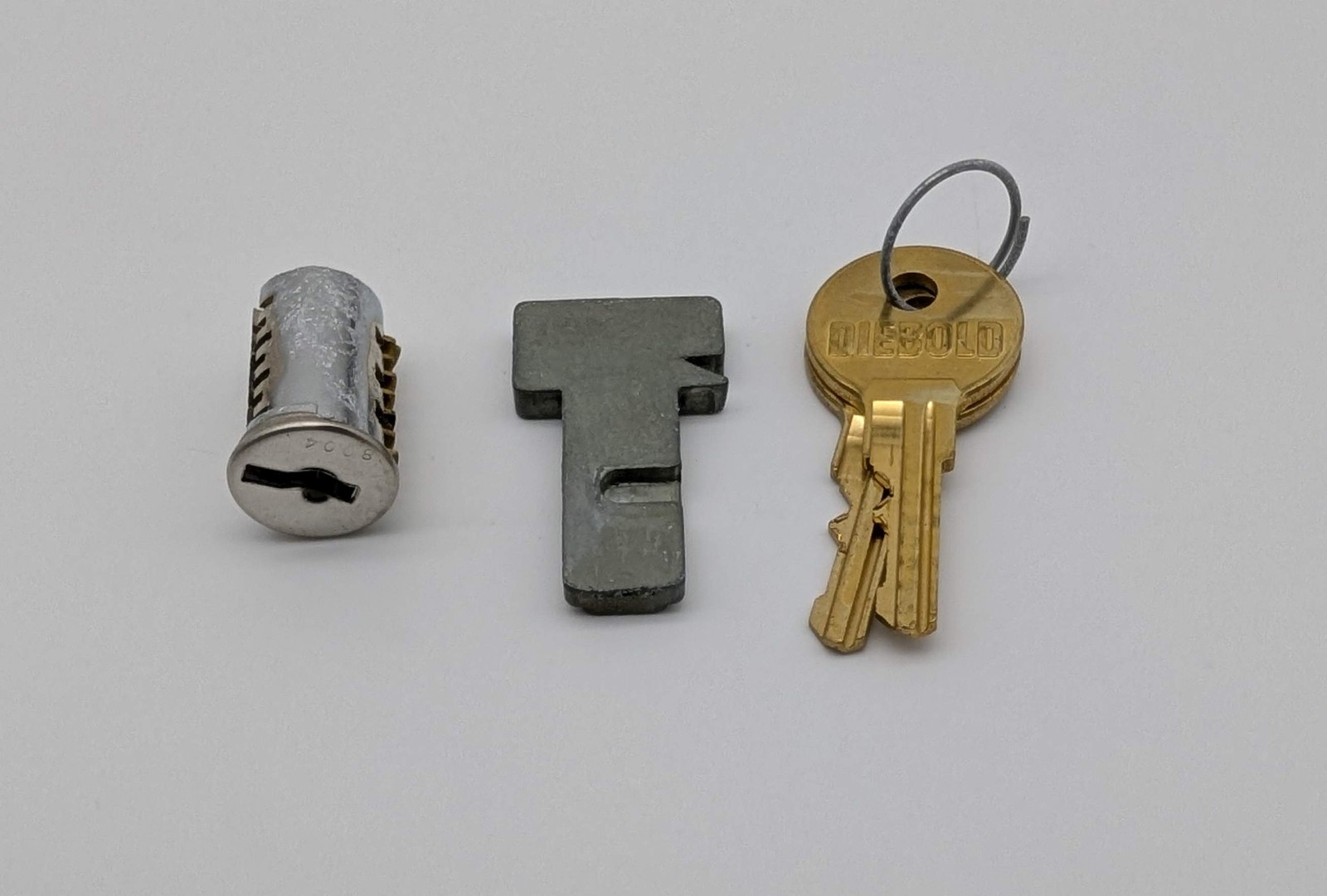 Diebold 31-018431 Undercounter Lock Core Kit w Bolt & 2 Keys Keyed 8004