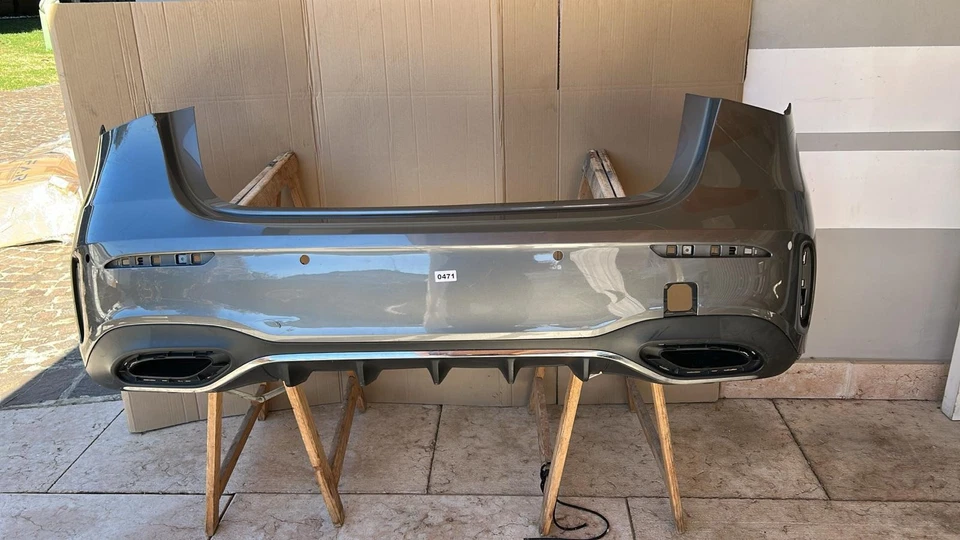 PARAURTI POSTERIORE CLASSE A W177 PREMIUM AMG ORIGINALE NERO / GRIGIO MONTAGNA - Immagine 4 di 4