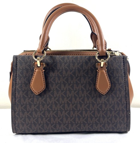 Bolso Bandolera Michael Kors Marilyn Marrón Signature MK Pequeño - Imagen 4 de 15