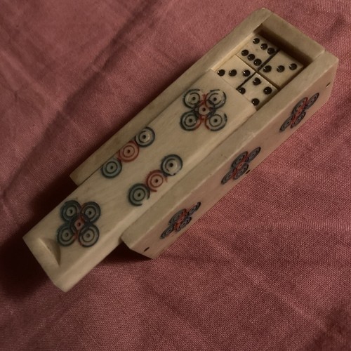 Jeu de dominos de grande taille pour jouer dehors