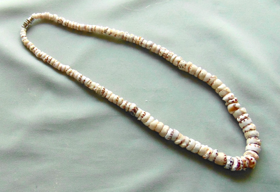 Vintage Hawaii Tiger Puka Shell Necklace Graduated Shell Beads 70's era ...