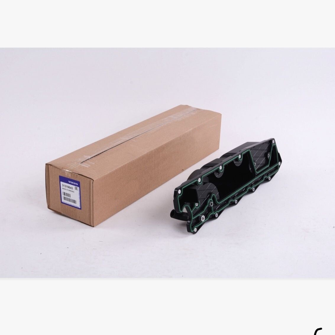 トップス ollie 09-15 Volvo XC70 3.0L Turbo Engine Motor Valve Cover