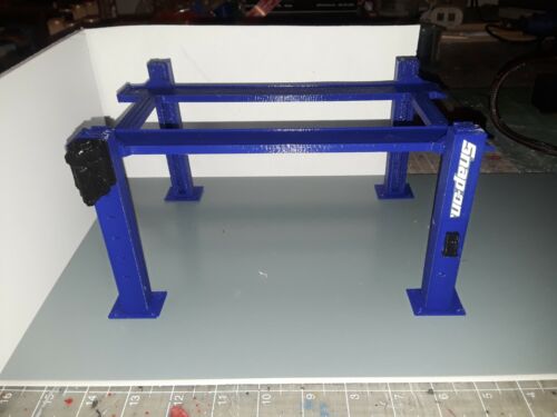 1:18th Scale 4 Post Car Lift for Diorama /Show Case Blue - Picture 3 of 3