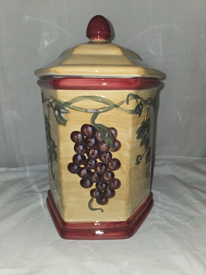 Bote grande de cerámica toscana vintage hecho a mano de Nonni's de uva y enredaderas. Foto 2 de 4