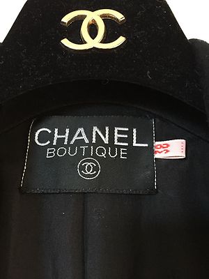 CHANEL BOUTIQUE 88A MUSEUM BLACK CREST CC PATCHES 24K GOLD