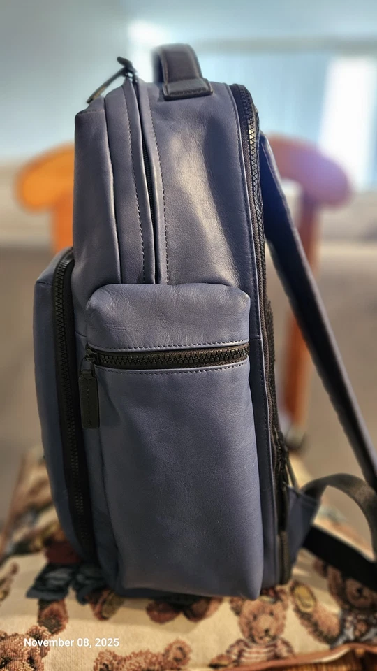 Mochila para portátil de cuero Piquadro para hombre negra azul gran capacidad Foto 2 de 4