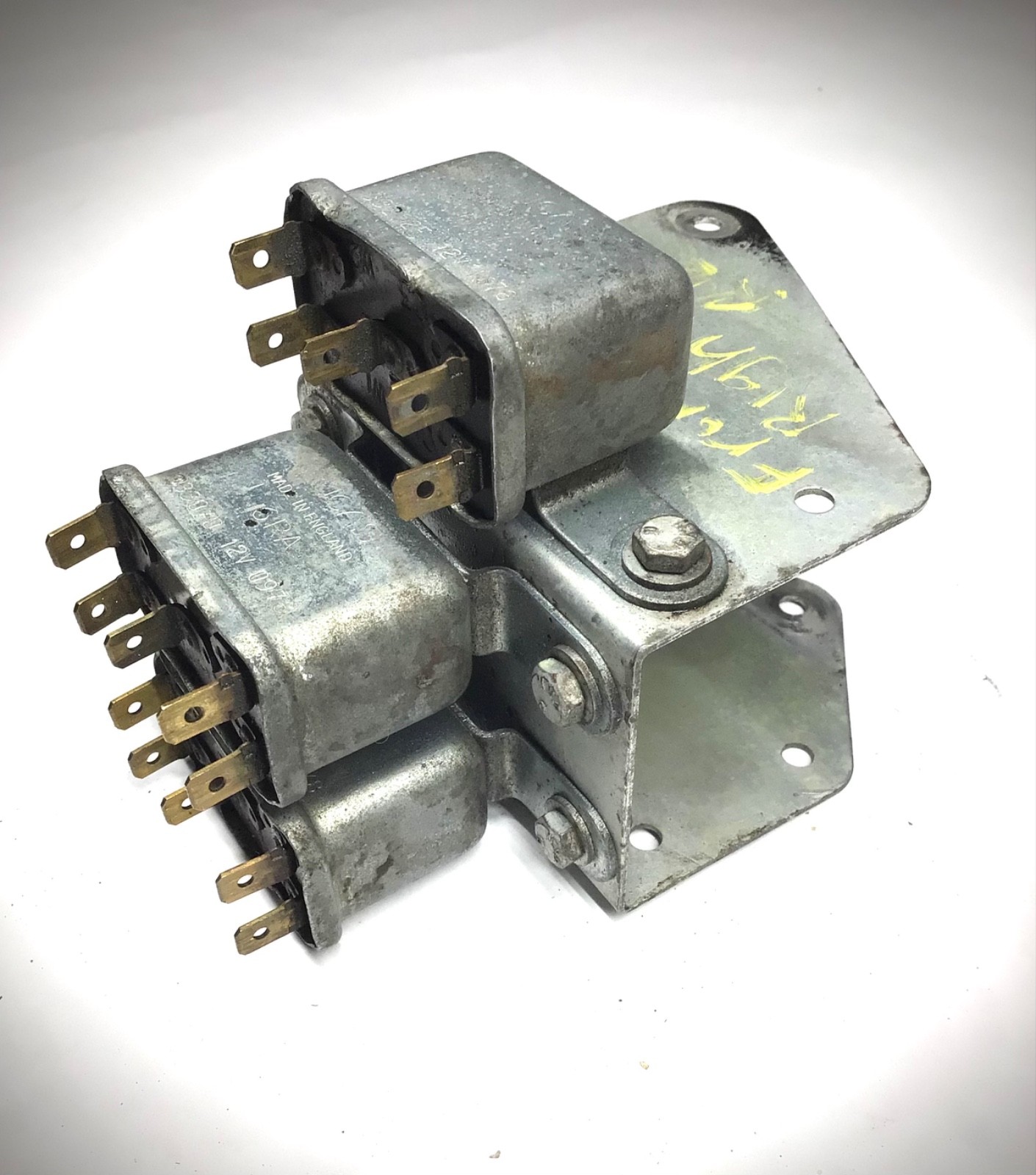 1966-80 Rolls Royce Silver Shadow Wraith II Front Right Side Relays & Bracket