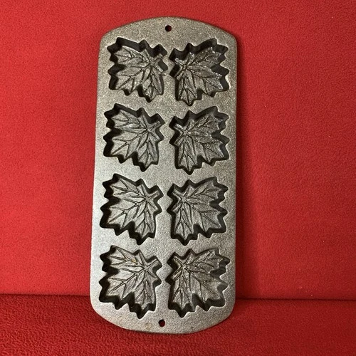 Vintage Lodge 8MLP2 Cast Iron Maple Leaf Pan Corn Bread Muffin
