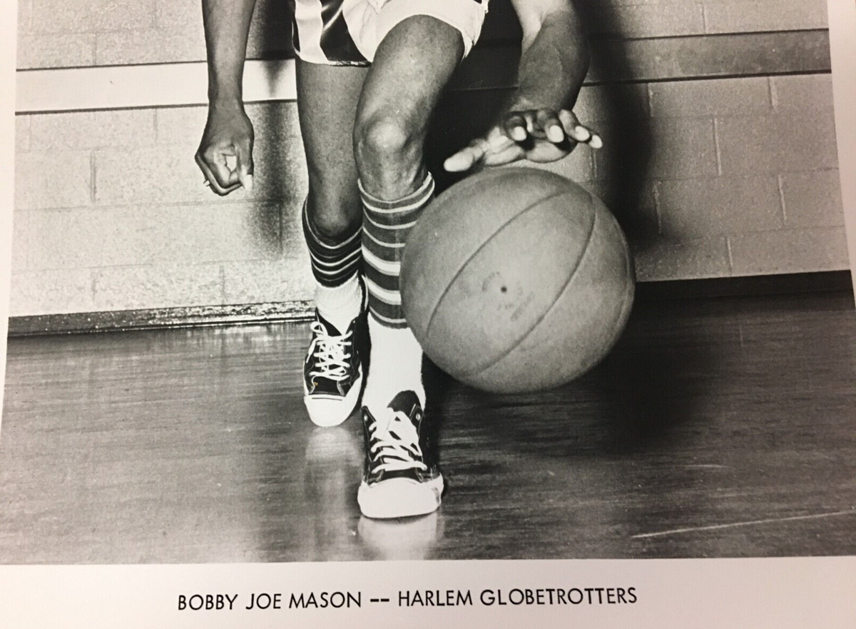 趣味 HARLEM GLOBETROTTERS 70th Anniversary Signed Harlem Globetrotters 70th Anniversary Magazine. The