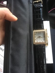 Reloj de Cuarzo! totalmente Nuevo! tono oro para mujeres Mary Kay Estuche |  eBay