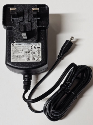 Element i4 Raspberry Pi Netzteil 2,5A Micro USB 1,5M Kabel - Neu und versiegelt