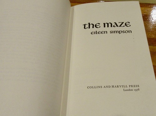 The Maze ~ Eileen Simpson. Collins & Harvill Press 1976.1st HbDj UNread in MELB - Foto 6 di 12