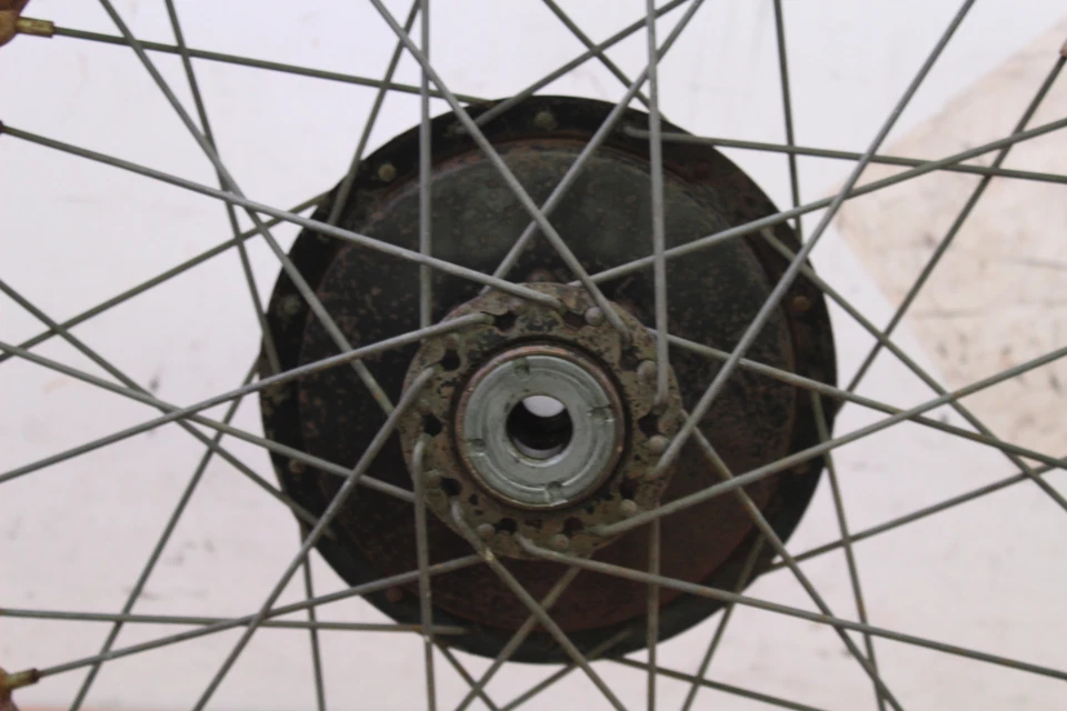 1968 BSA VICTOR 441 Front Wheel Hub Rim Assembly Foto 2 de 4