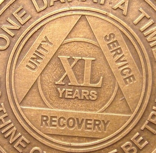 Alcoholics Anonymous AA 40 Year Bronze Medallion Token Chip Sobriety Sober - Picture 5 of 8