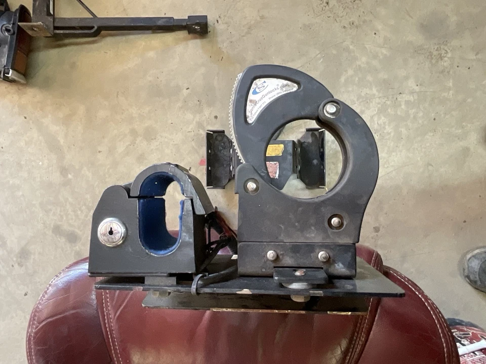 Ford Crown Victoria 2009 coche de policía soporte para pistola sin llaves color negro  Foto 4 de 4