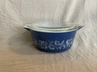 Vintage Pyrex Casserole Dish 475-B  Blue With White Daisy