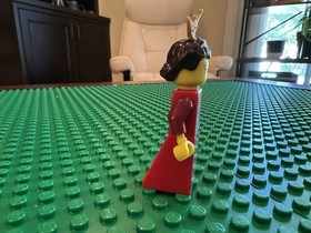 LEGO Castle Kingdoms Minifigure - Red Queen With Gold Crown Cas504 - 10223