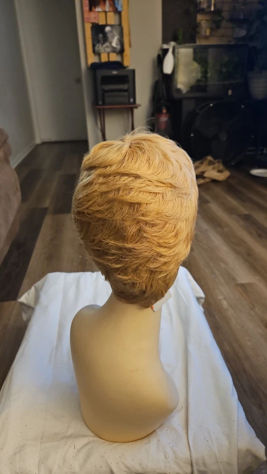 Peluca para mujer rubia miel corte pixie 100 % cabello humano Foto 3 de 3