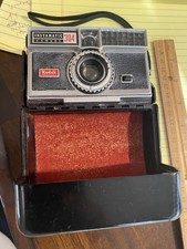VINTAGE 1960s KODAK INSTAMATIC 304 CAMERA IN HARD CASE - SOLD AS IS