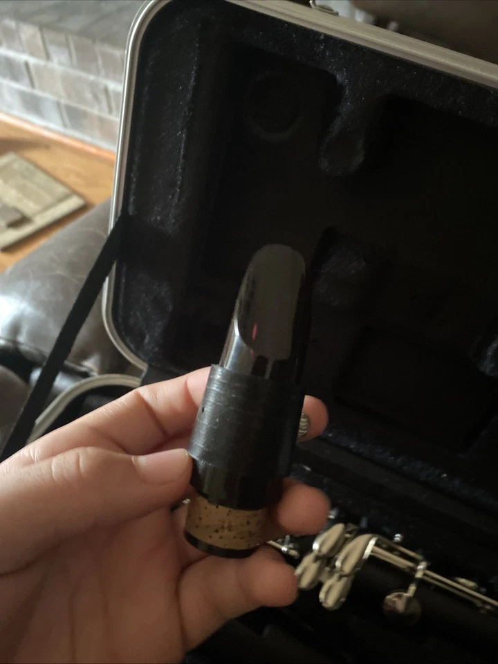 Кларнет редко используется с чехлом и аксессуарами в идеальной форме. - Изображение 3 из 4