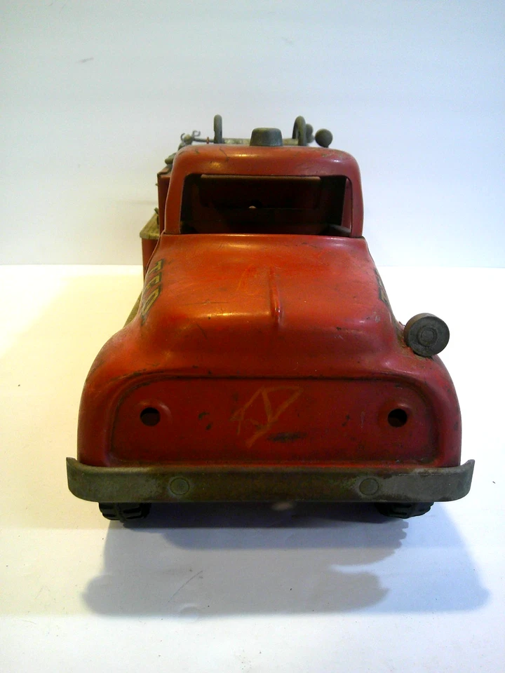 Vintage 1956 Tonka No. 5 Suburban Fire Pumper Truck TFD Fire Engine Fire Truck - Image 3 of 4