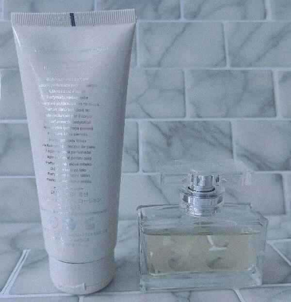 Coach Signature 1 FL Oz Eau De Parfum Fragancia Spray y Loción Corporal 3.3 Onzas Foto 4 de 4