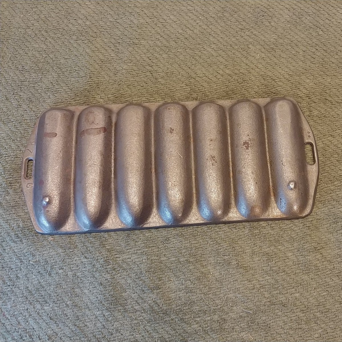 Vintage Lodge 27C Cast Iron Corn Cob Cornbread Pan Mold Dimple