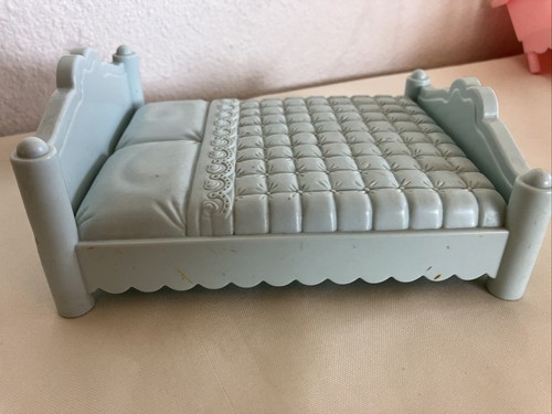 Playskool Dollhouse Parents Bed Blue Plastic Victorian DollHouse Vintage 7x5.5” - Picture 3 of 4