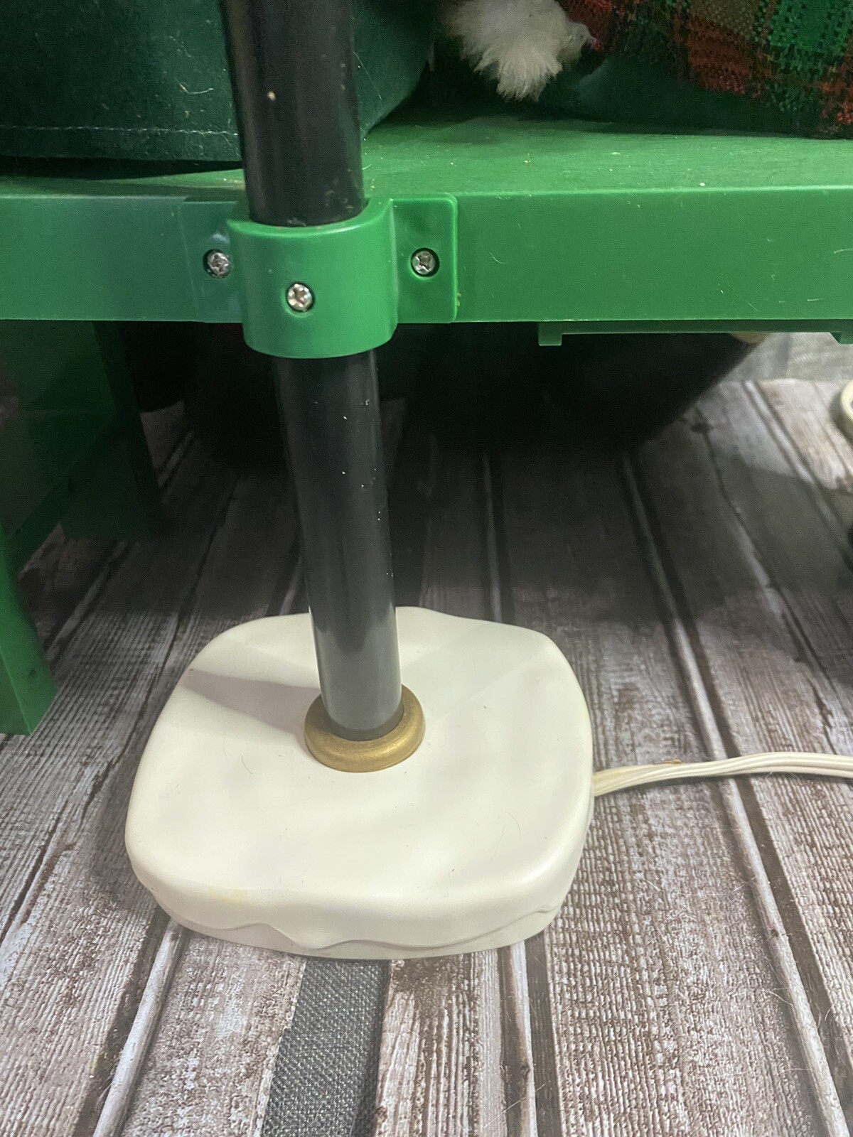 VTG Animated Christmas Girl & Boy On Bench Lamp Post Motion Light