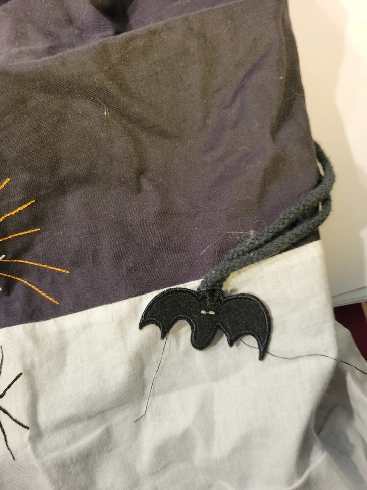 Bolso de truco o trato de Halloween de lona con temática de araña Foto 3 de 4