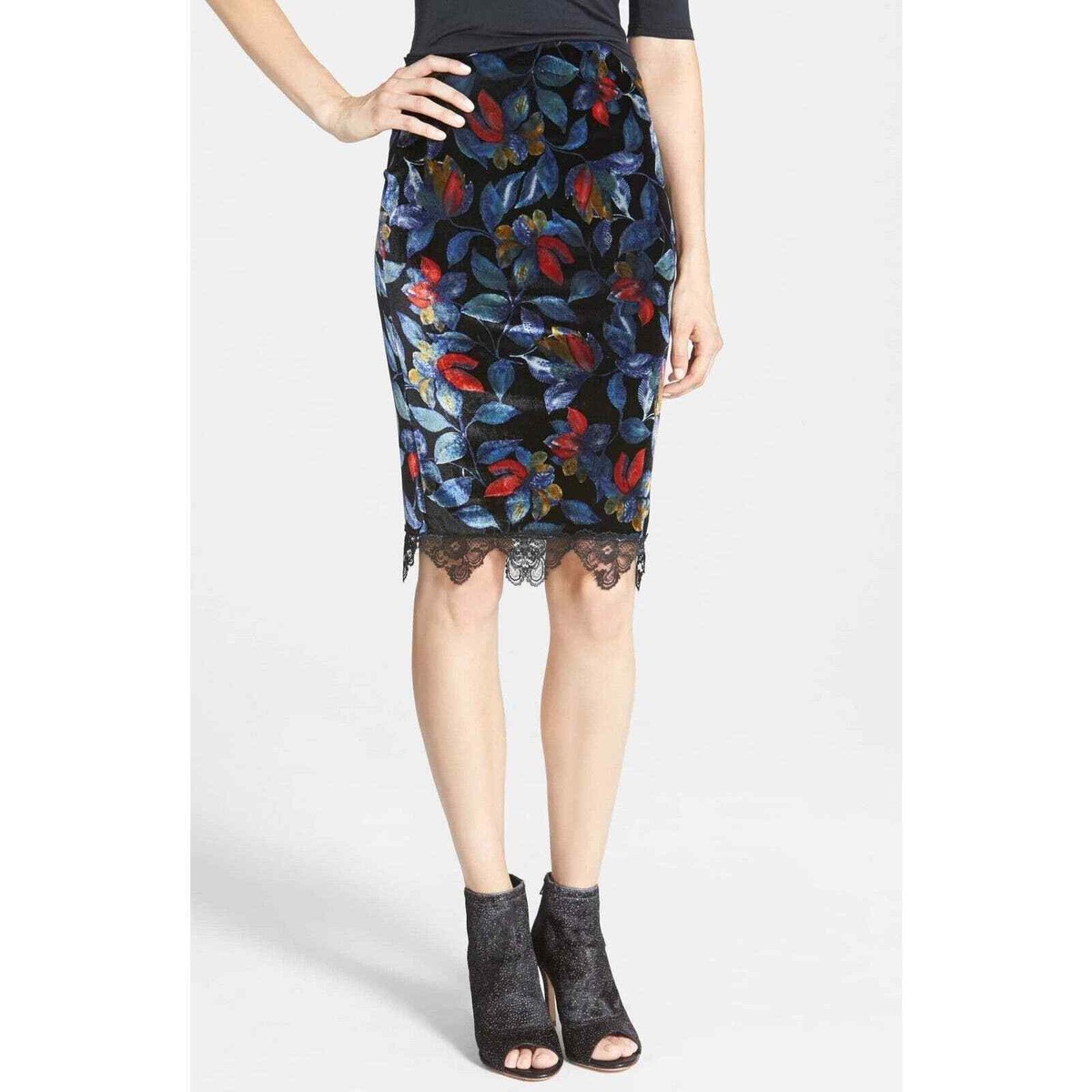 NWT ASTR Women's Pencil Skirt Velvet Floral Lace Hem Size Medium