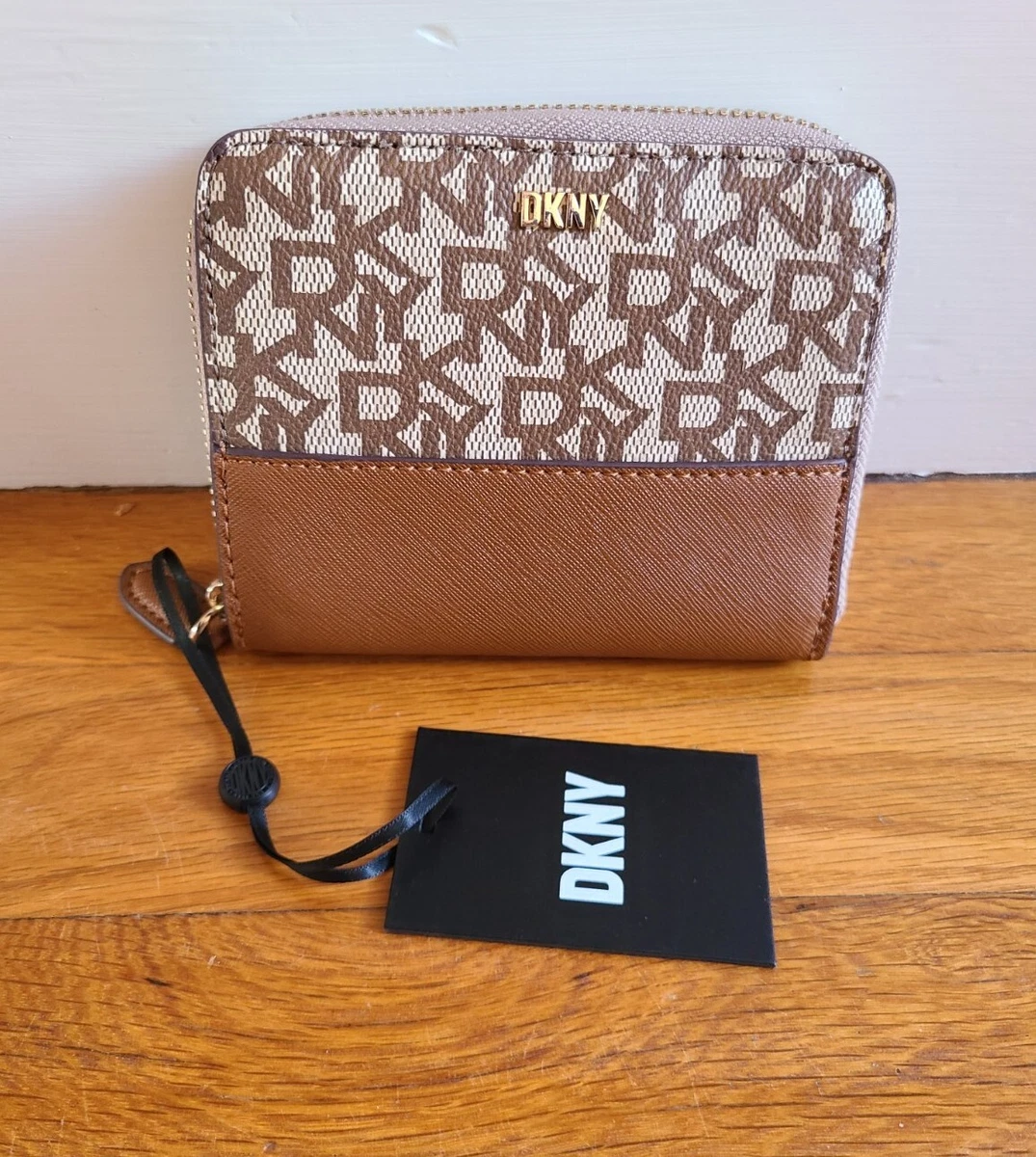 DKNY | Town and Country Small Logo Wallet | Mochacarameld3e |  SportsDirect.com